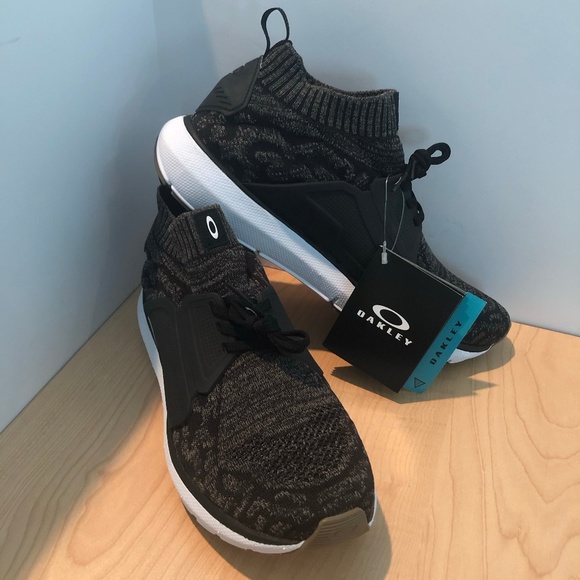 oakley stride running sneakers